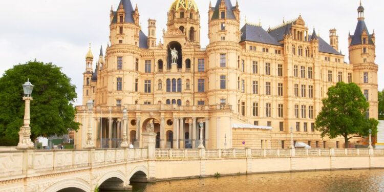 Nordfinanzministerkonferenz in Schwerin - Nordfinanzminister einig: Staatsmodernisierung voranbringen