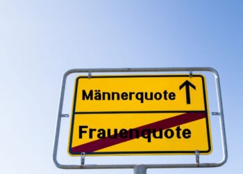 Frauenquote in Führungspositionen sinkt erneut - Ostdeutsche Bundesländer an der Spitze