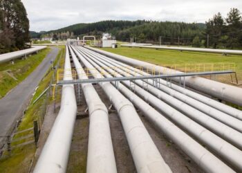 Minister für Klimaschutz besucht Geothermie-Heizwerk