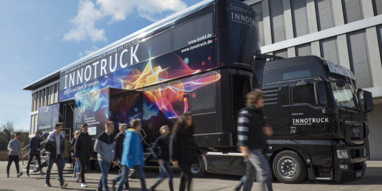 Hanse Sail Rostock: Erlebnisausstellung InnoTruck zeigt Technologien der Zukunft