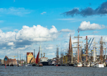 Die Messe- und Veranstaltungsbranche in Rostock – Wirtschaftliche Bedeutung großer Events wie Hanse Sail und Messen