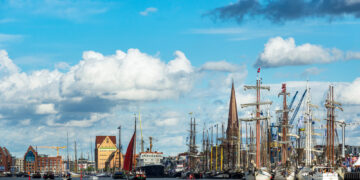 Die Messe- und Veranstaltungsbranche in Rostock – Wirtschaftliche Bedeutung großer Events wie Hanse Sail und Messen