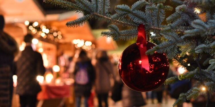 Weihnachtsmarkt Schwerin: Wirtschaftliche Impulse für Einzelhandel und Gastronomie