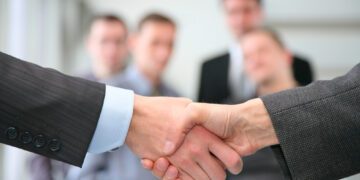 Till Backhaus begrüßt neuen Geschäftsführer der IAG