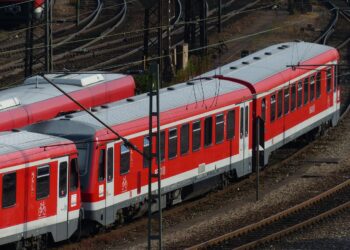 Die Zukunft fährt elektrisch: Land fördert Antriebswende auf der Schiene