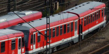 Die Zukunft fährt elektrisch: Land fördert Antriebswende auf der Schiene