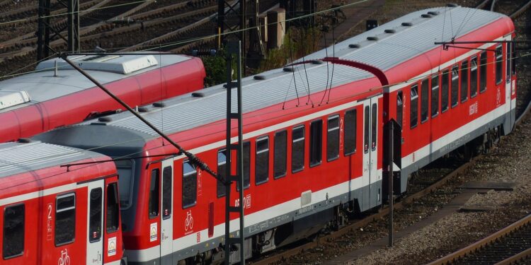 Die Zukunft fährt elektrisch: Land fördert Antriebswende auf der Schiene