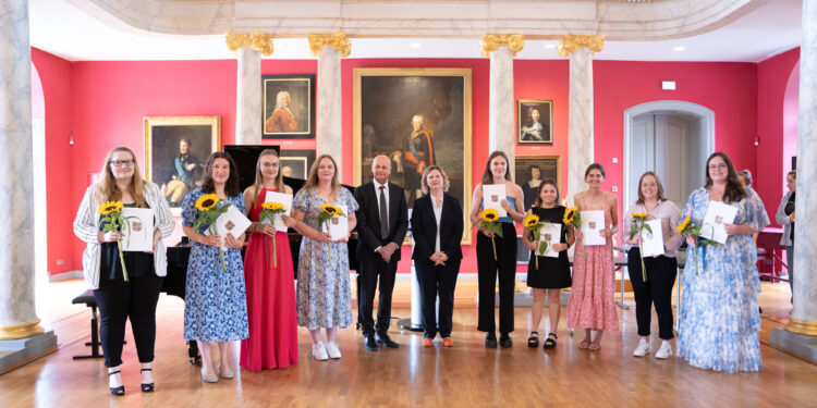 Erste Grundschullehrkräfte schließen erfolgreich ihr Studium an der Universität Greifswald ab