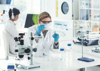 Neue Entdeckung in der Enzymforschung: Wasser als Schlüssel zur Aktivität