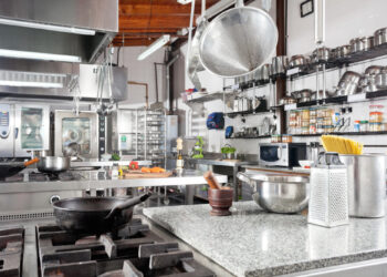 Wenn Fett zum Kostenfaktor wird Warum Gastronomie und Großküchen ihre Abwasserprozesse besser planen müssen