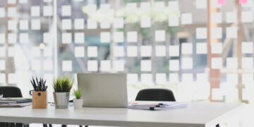 Fachkräftemangel im Büro: Wie KI und Automatisierung kleine Unternehmen in Mecklenburg-Vorpommern entlasten können