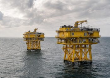 KI-generiertes Symbolbild: Gennaker: Zwei Umspannplattformen vor Mecklenburg-Vorpommern installiert